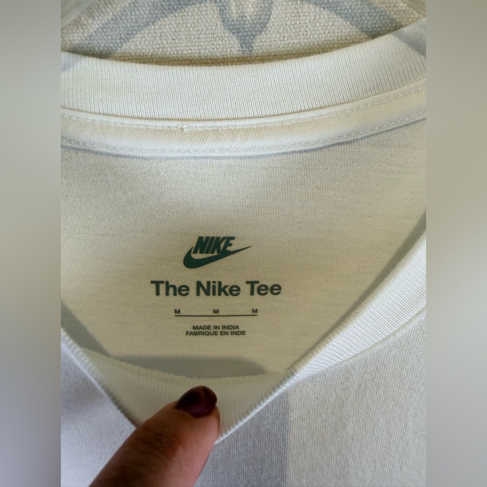 Nike The Nike Tee Swoosh Graphic T Shirt White Short Sleeve Men’s Medium - Picture 4 of 8